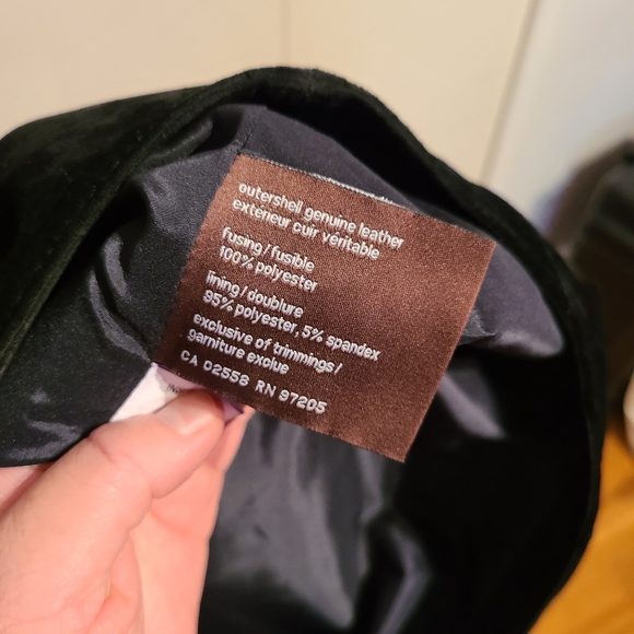 Midi black suede skirt by Danier Leather - Picture 5 of 6